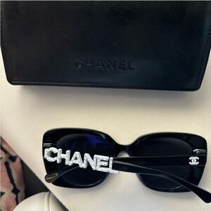 CHANEL Black Sunglasses with Logo Detail